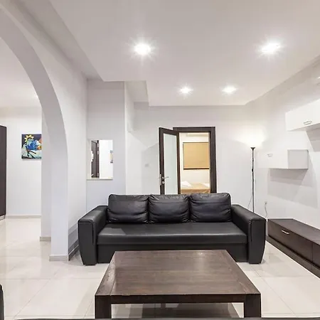 דירה Seafront 4br With Mesmerising Balcony & Views By 360 Estates סליאמה