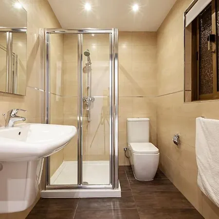 Appartement Seafront 4br With Mesmerising Balcony & Views By 360 Estates *