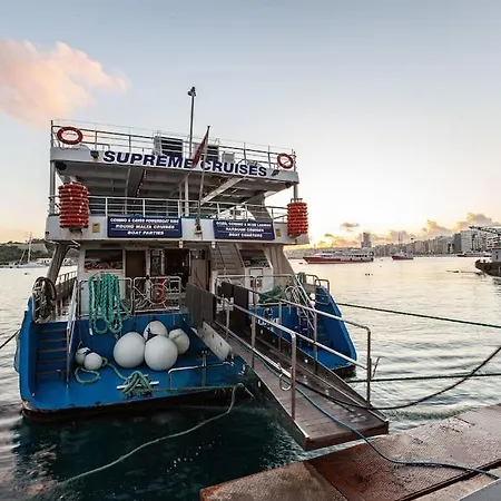 Apartament Seafront 4br With Mesmerising Balcony & Views By 360 Estates *