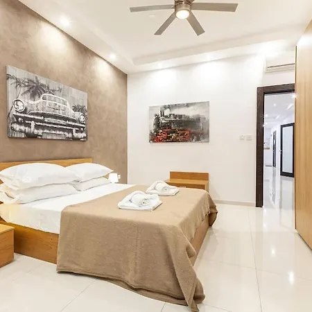 Seafront 4br With Mesmerising Balcony & Views By 360 Estates Lägenhet *