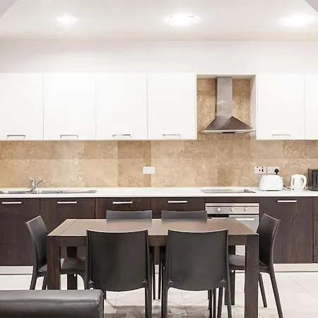 Seafront 4br With Mesmerising Balcony & Views By 360 Estates Apartament *