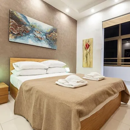 Seafront 4br With Mesmerising Balcony & Views By 360 Estates Lägenhet Sliema