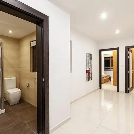 Lägenhet Seafront 4br With Mesmerising Balcony & Views By 360 Estates Sliema