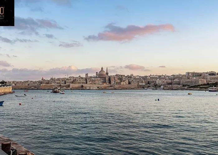 Seafront 4br With Mesmerising Balcony & Views By 360 Estates 公寓 *