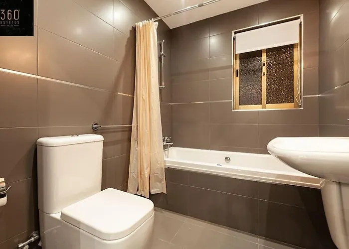 Seafront 4br With Mesmerising Balcony & Views By 360 Estates 公寓 *