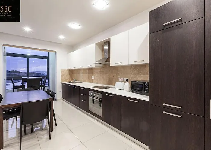 Seafront 4br With Mesmerising Balcony & Views By 360 Estates 公寓 *