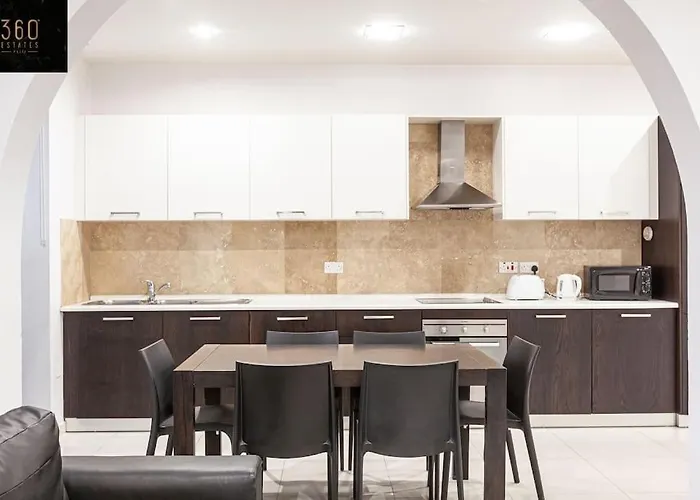 Seafront 4br With Mesmerising Balcony & Views By 360 Estates 公寓 *