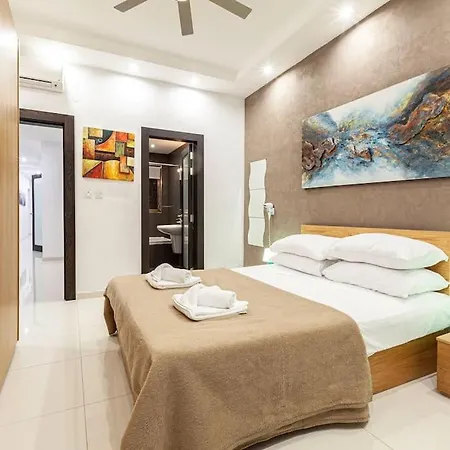 Seafront 4br With Mesmerising Balcony & Views By 360 Estates Apartmán