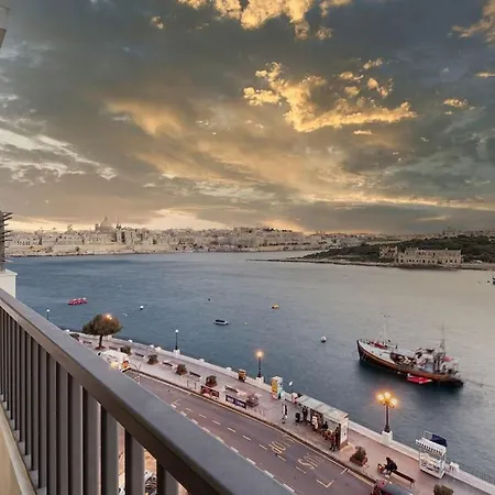 Apartmán Seafront 4br With Mesmerising Balcony & Views By 360 Estates *