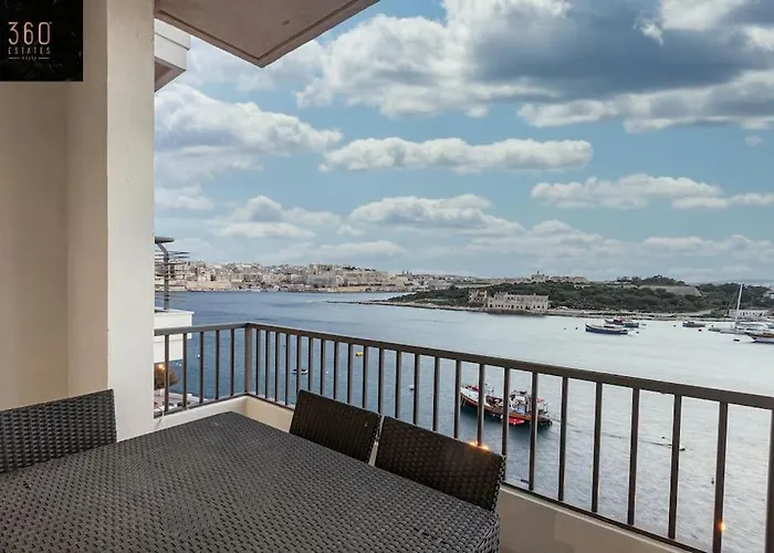 Seafront 4br With Mesmerising Balcony & Views By 360 Estates *