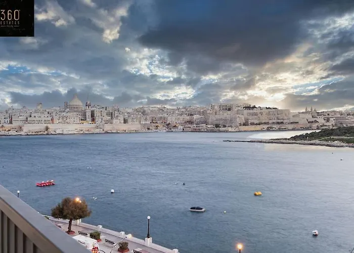 Seafront 4br With Mesmerising Balcony & Views By 360 Estates Διαμέρισμα *