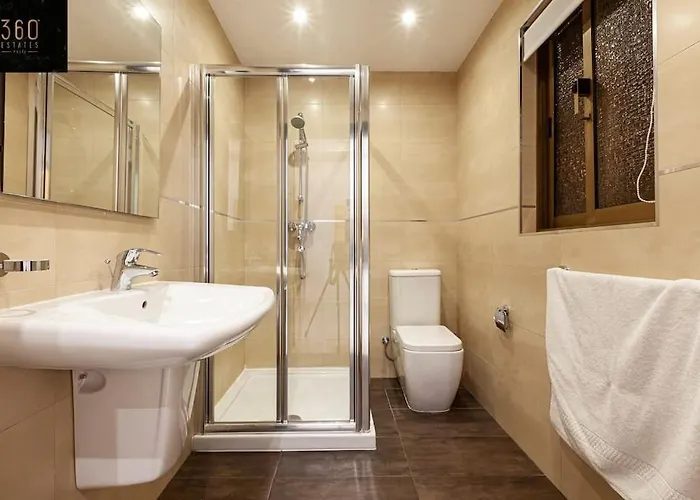 Διαμέρισμα Seafront 4br With Mesmerising Balcony & Views By 360 Estates *